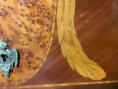 Commode De Style Louis XVI En Marqueterie