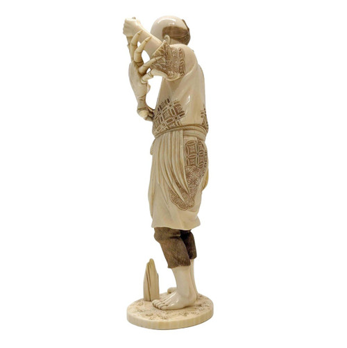 Okimomo In Ivory From The 19th Century The Crab Fisherman