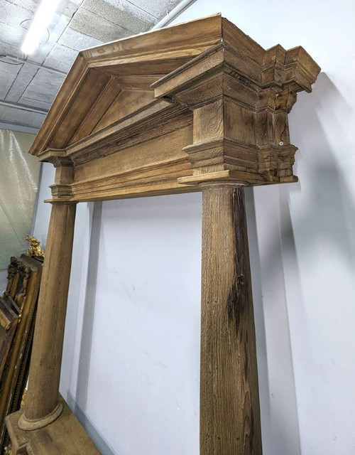 Grande altare neoclassico in legno di quercia, inizi del XIX secolo