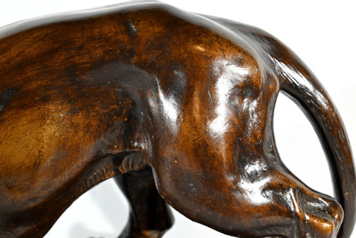 Scultura in terracotta "Tigre in caccia", firmata T.Cartier - Inizio del XX secolo