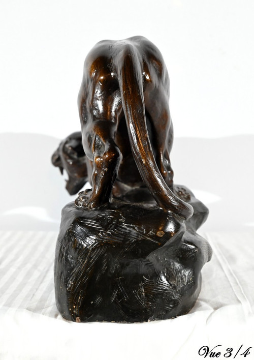 Scultura in terracotta "Tigre in caccia", firmata T.Cartier - Inizio del XX secolo