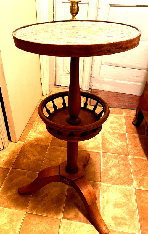 Empire period tripod pedestal table in blond walnut with candlestick early 19th century
