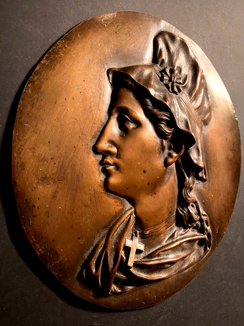 Zwei schöne große Medaillen aus patinierter Bronze, die die Profile "Elsass und Lothringen" darstellen.