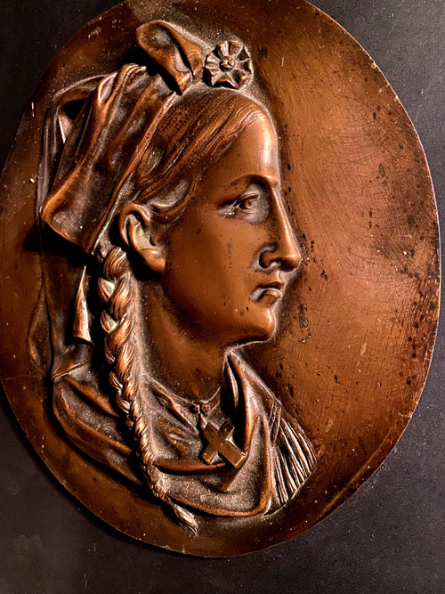 Zwei schöne große Medaillen aus patinierter Bronze, die die Profile "Elsass und Lothringen" darstellen.