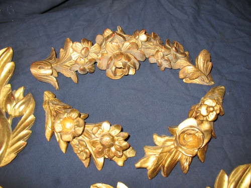 Set of 7 elements in gilded wood and carved with floral decoration, 19th century
