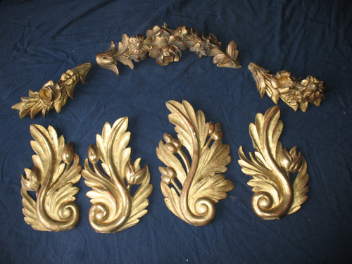 Set of 7 elements in gilded wood and carved with floral decoration, 19th century