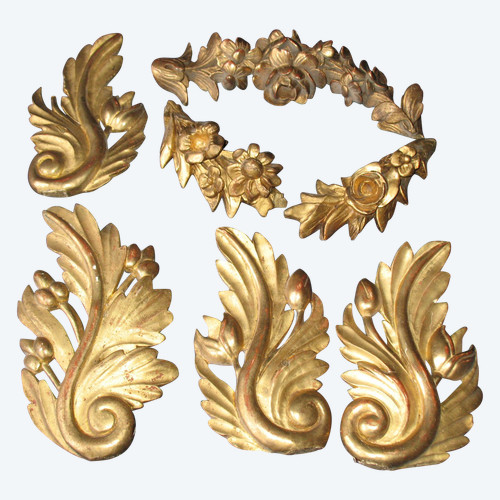 Set of 7 elements in gilded wood and carved with floral decoration, 19th century