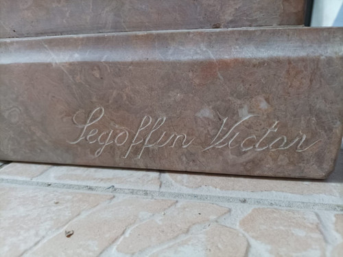 Lavabo en marbre sculpté par Victor Ségoffin (1867-1925)