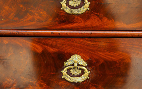 Cassettiera Impero in mogano impiallacciata e verniciata