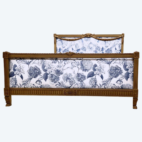 Letto in stile Luigi XVI in laccato trianon decorato con ghirlande imbottite nuove