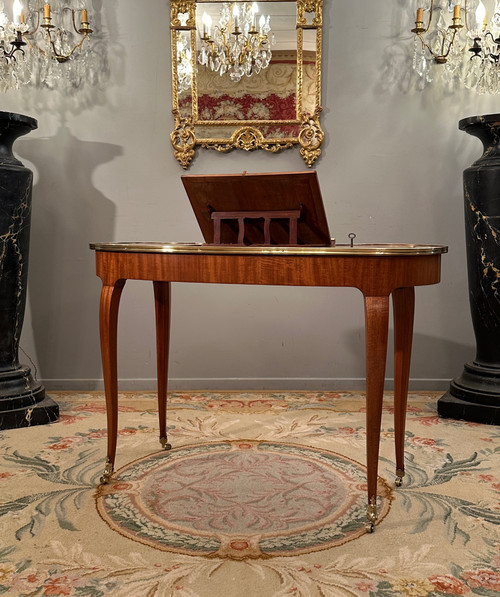 Pierre Migeon, Table Liseuse En Acajou d'Epoque Louis XV Vers 1750