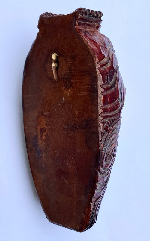 Nuova Zelanda, Popolo Maori, anni '30/'50, Maschera in legno in miniatura "koruru Parata".