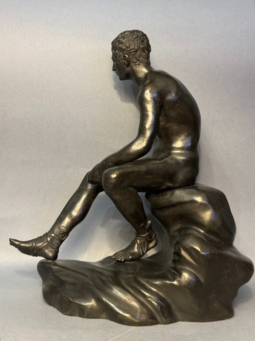 Scultura in bronzo ''Hermes seduto'' o ''Mercurio a riposo'' del Grand Tour
