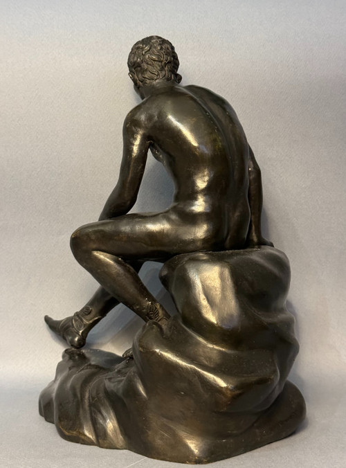 Scultura in bronzo ''Hermes seduto'' o ''Mercurio a riposo'' del Grand Tour