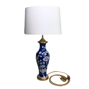 Lampada vaso porcellana cinese blu e bianca con cornice in bronzo dorato Cardeilhac