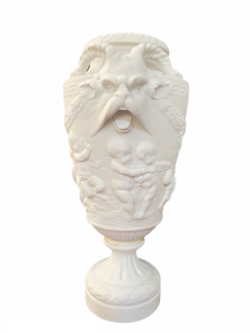Vase balustre en biscuit de porcelaine d'après Clodion