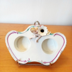 Encrier en porcelaine: Vienne (Autriche)  XVIIIème siècle.