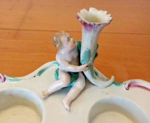 Encrier en porcelaine: Vienne (Autriche)  XVIIIème siècle.