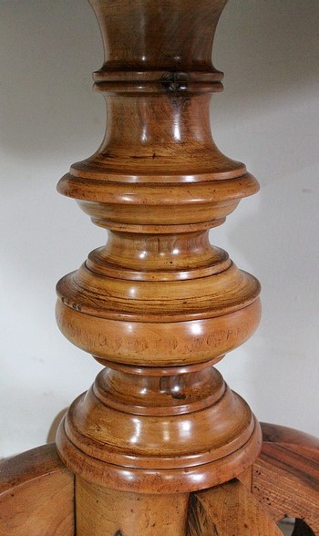 Inlaid Gueridon Table, in Walnut and Light Wood - 2nd part of the 19th century