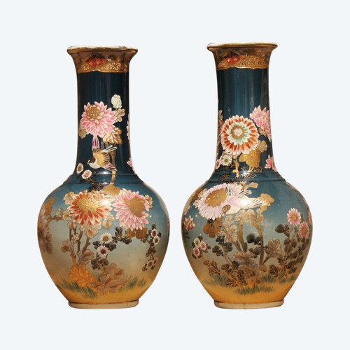Coppia di vasi in terracotta con fondo blu con uccelli e fiori Giappone, Satsuma, 1900 circa