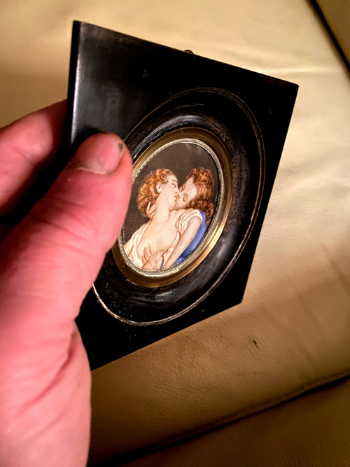  Beautiful miniature on ivory "the kiss" from the 19th century, this charming, torrid work of Fragonard