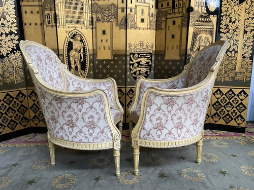 Paire de fauteuils bergères de style Louis XVI