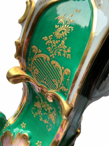Porcelain clock Jacob style Small rocaille