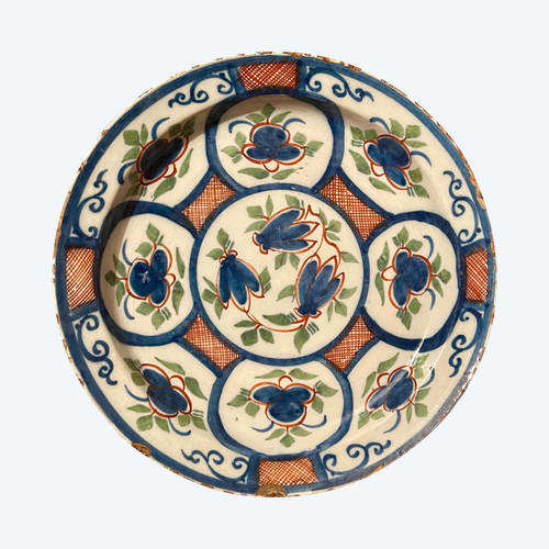 ASSIETTE EN FAIENCE, DELFT, Pays-Bas, XVIIIème Siècle.