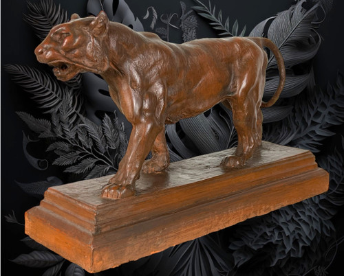 SCULPTURE ANCIENNE EN TERRE CUITE REPRESENTANT UNE LIONNE MARCHANT SIGNÉE "BARY"