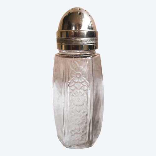 Rare and elegant shaker with cut sides floral decoration signed Lalique