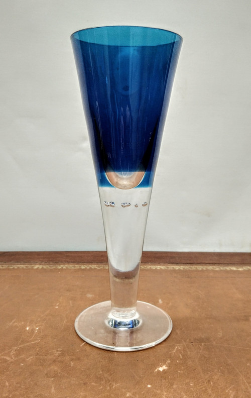 Blaue Kristallvase