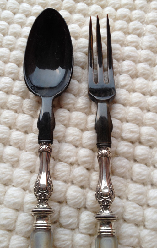 Lovely and original cutlery for serving salad with mother-of-pearl and encrypted handles