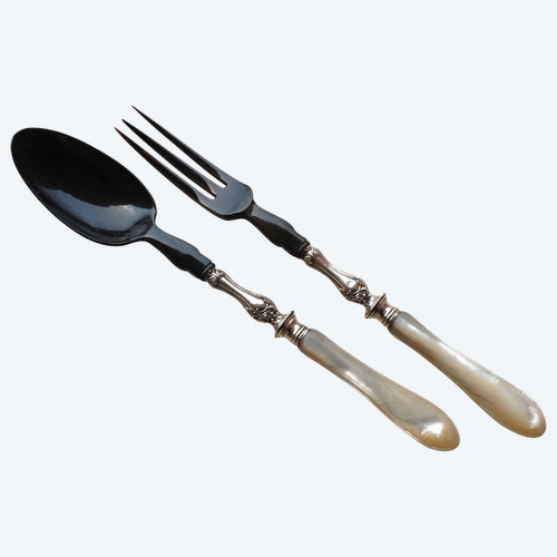 Lovely and original cutlery for serving salad with mother-of-pearl and encrypted handles