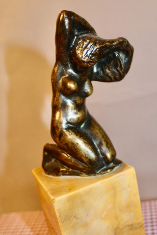 Bronzo di Léon Ernest Drivier "Bagnante che si lega i capelli"
