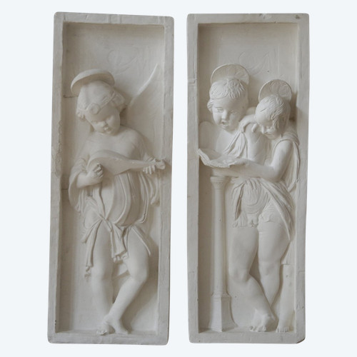 École FRANÇAISE du XXe siècle d'après DONATELLO (1386-1466), suite de deux bas-relief en plâtre.