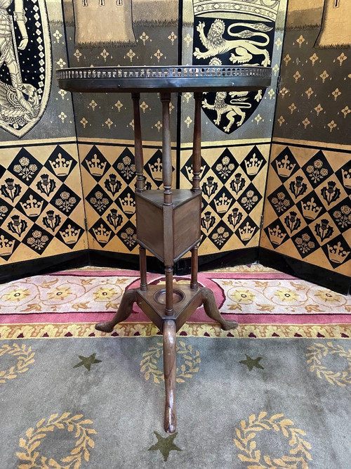 Säulentisch im Louis XVI-Stil