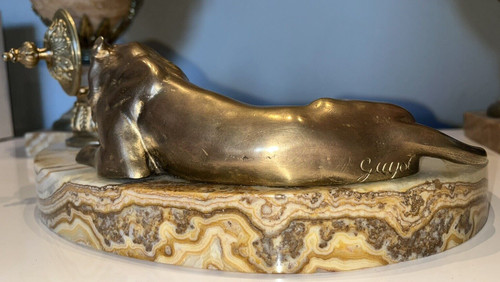 Georges GUYOT (Paris 1885-1973) "Lioness in the toilet" Bronze/marble writing desk