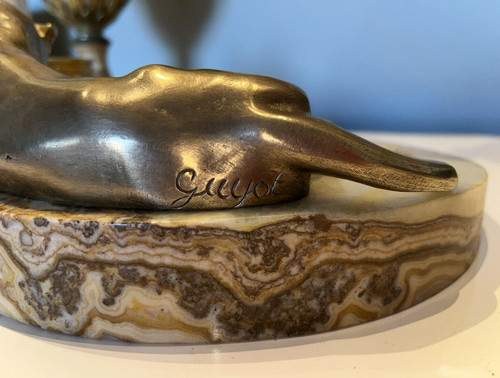Georges GUYOT (Paris 1885-1973) "Lioness in the toilet" Bronze/marble writing desk