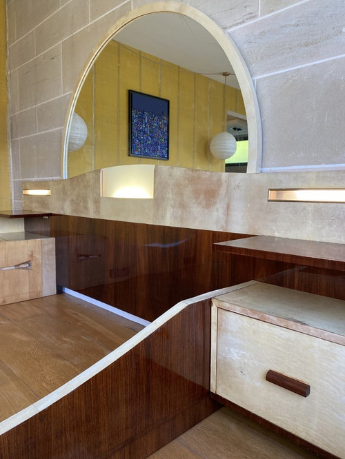Grande letto con comodini integrati in palissandro e pergamena, Art Déco, XX secolo
