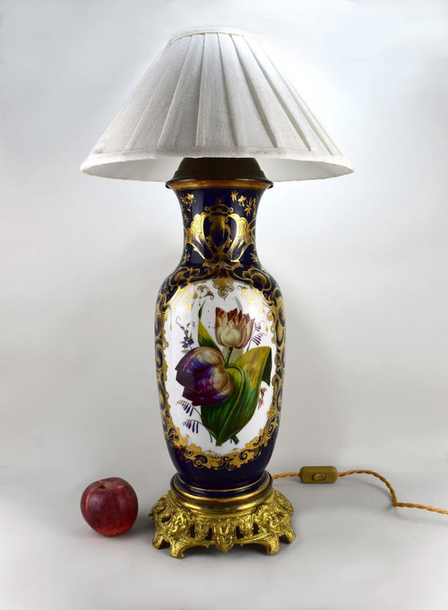 Lampada in porcellana San Valentino. 19esimo secolo