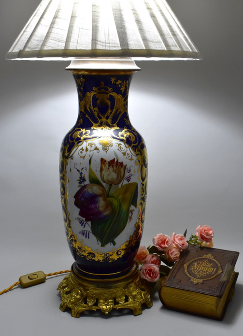 Lampada in porcellana San Valentino. 19esimo secolo