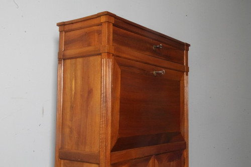 Antique walnut folding secretaire from the late 18th century. Louis XVI. Size 95 x 39 h 139. Restore