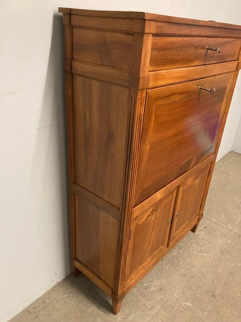 Antique walnut folding secretaire from the late 18th century. Louis XVI. Size 95 x 39 h 139. Restore