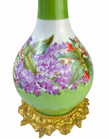 Lampada in porcellana Napoleone III con cornice in bronzo dorato decorato con fiori lilla