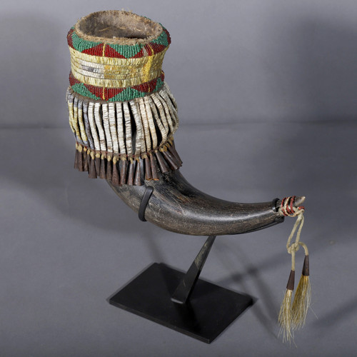 Libatory-Becher aus Büffelhorn – Sioux, USA