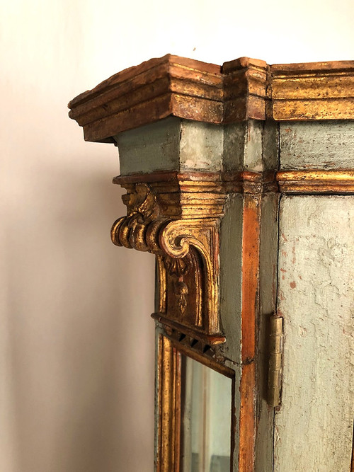Vitrine en bois laqué bleu/vert, rechampi or, Italie XVIIIe-début XIXe