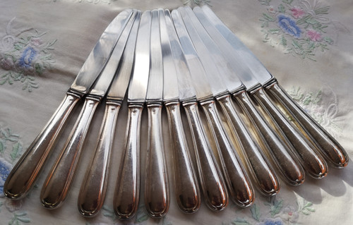 12 Dessert-/Käse-/Dessertmesser, silberne Metallgriffe, Orfèvrerie Saint Médard