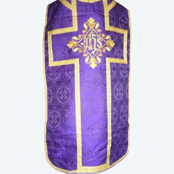 Chasuble in purple damask and 19th century embroidery