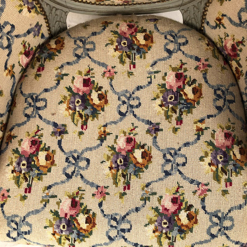 Paire de bergères à oreilles de style Louis XVI en bois laqué gris. Fin XIXe