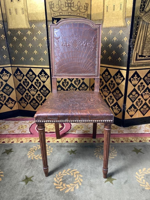 Suite di 10 sedie in pelle in stile Luigi XVI